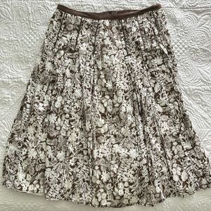Liz Claiborne floral skirt. Cream and brown print. Size 4. Fully lined. Back zip